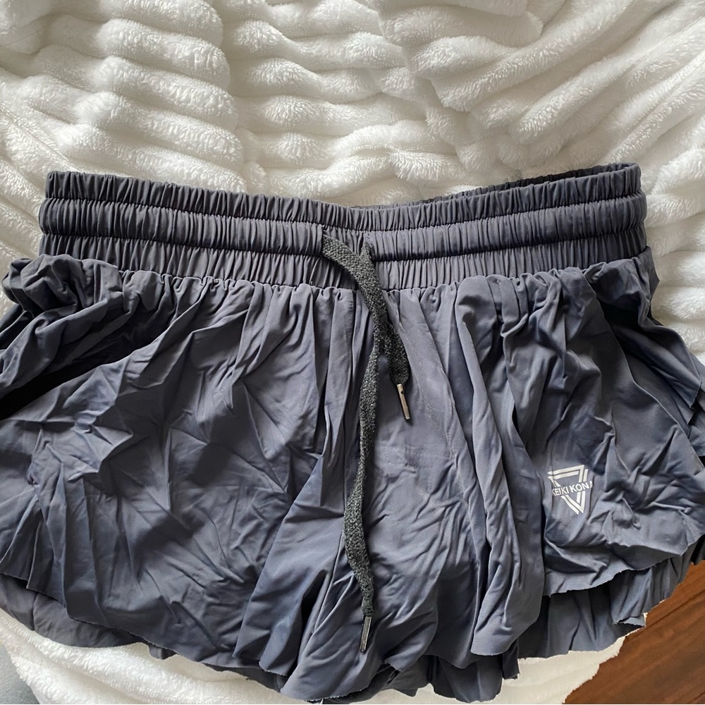 Gray Keiki Kona shorts size small